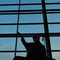 Wanita yang mengaku dulu mengenakan busana berukuran XXL itu sering membagikan perjalanan dietnya di Instagram. Dalam postingan terbaru, ia mengaku masih mengkonsumsi bubur dari wortel dan brokoli juga susu berprotein tinggi.Foto: Instagram Melly Goeslaw