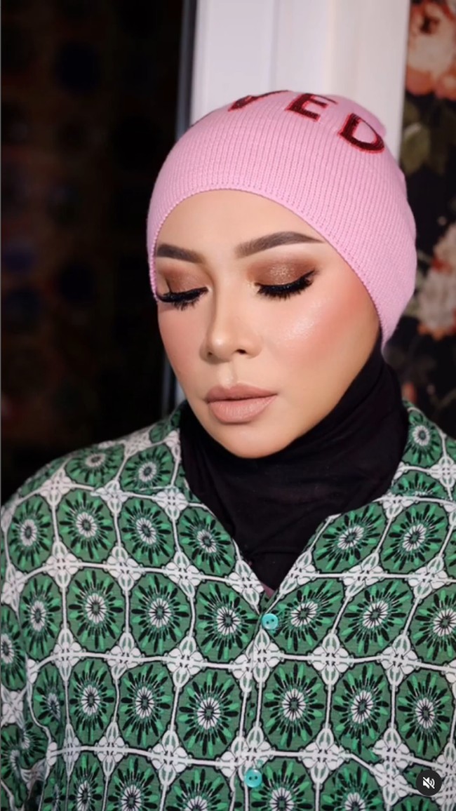 Seperti dikutip detikHealth, operasi bariatric tersebut merupakan pembedahan lambung atau bypass usus yang dilakukan untuk menurunkan berat badan. Prosedur itu biasanya dilakukan bagi mereka yang sudah obesitas.Foto: Instagram Melly Goeslaw