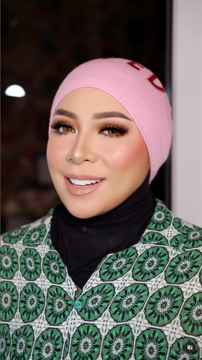 Melly Goeslaw melakukan serangkaian program penurunan berat badan untuk menyusutkan bentuk tubuhnya. Baru-baru ini penyanyi dan pencipta lagu tersebut mengaku menjalani operasi bariatric.Foto: Instagram Melly Goeslaw