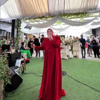 Begini penampilannya ketika pertama kali menghadiri sebuah acara setelah operasi Bariatric.Foto: Instagram Melly Goeslaw