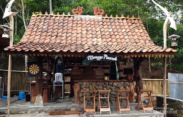 Tempat ngopi santai yang ad di Ledesa Resort Syariah di lereng Gunung Kembang, Wonosobo