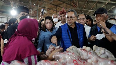 Potret Mendag Sidak Harga Kebutuhan Bahan Pokok di Kupang