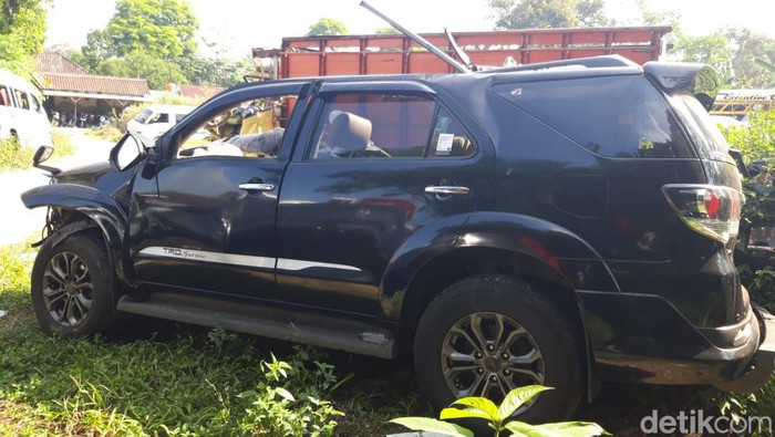 Mobil dinas Bakamla kecelakaan di Tol Solo-Semarang, Boyolali, Sabtu (30/7/2022). Mobil dinas Bakamla kecelakaan di Tol Solo-Semarang, Boyolali, Sabtu (30/7/2022).