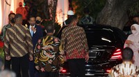 Presiden Jokowi menghadiri resepsi pernikahan putri Anies Baswedan, Mutiara Annisa Baswedan dengan Ali Saleh Alhuraiby di Putri Duyung Resort, Ancol, Jakarta Utara, Jumat (29/7/2022) malam.