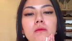 Nita Gunawan Buktikan Wajah Glowing Tak Pakai Bedak
