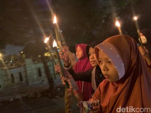 Ratusan Warga Medan Rayakan Tahun Baru Islam dengan Pawai Obor