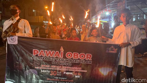 Pawai Obor di Kota Medan dalam rangka memperingati tahun baru Islam 1 Muharram 1444 H. (Kartika Sari/detikSumut)