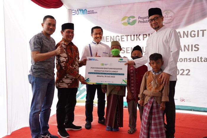 PT Pegadaian dan Klinik Pratama Pegadaian Permata menggelar khitan massal di Masjid Al Jannah Cipinang