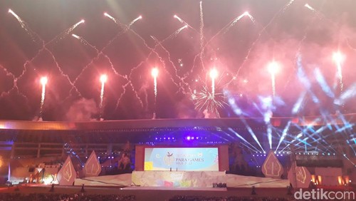 Pembukaan ASEAN Para Games XI Indonesia di Stadion Manahan, Solo, Sabtu (30/7/2022).