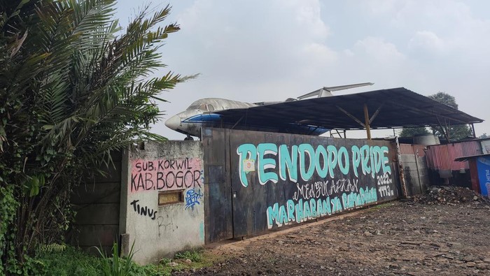 Penampakan gudang penyimpanan pesawat bekas di Parung, Bogor