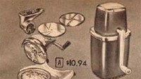 Ternyata beberapa alat seperti penghancur makanan atau penghancur es sudah ada sejak tahun1950-an. Bentuknya memang masih sangat tradisional dengan tuas yang harus diputar sendiri. Foto: metv.com