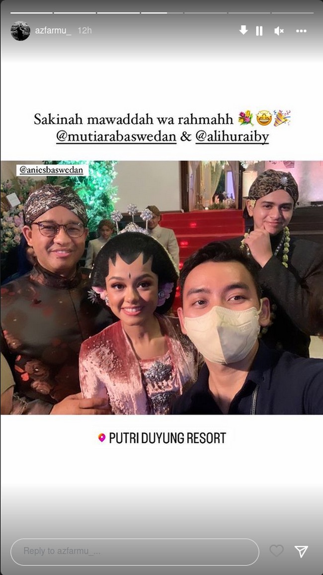 Sedangkan suaminya mengenakan busana berpotongan beskap dengan tekstur bunga yang dipadukan blangkon batik. Foto: Instagram