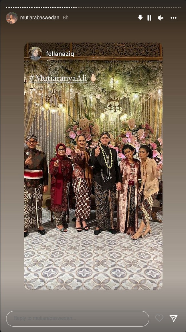 Dalam foto-foto yang dibagikan para tamu undangan, Muatiara Baswedan masih mengenakan kebaya di hari bahagianya. Kali ini ia memilih kebaya kutu baru yang klasik dan elegan.Foto: Instagram