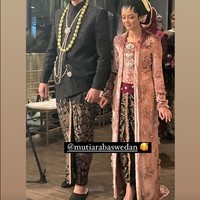 Acara akad nikah putri sulung Anies Baswedan itu sebelumnya digelar di Putri Duyung Resort, Ancol, Jakarta Utara, pada pukul 08.30 WIB. Pada malam hari, Mutiara Baswedan menggelar acara resepsi pertama di hari akab nikah yang banyak dihadiri para pejabat.Foto: Instagram