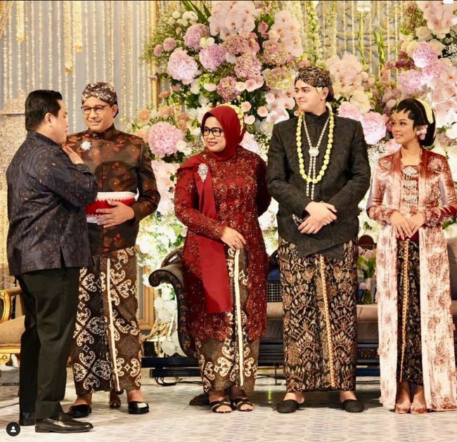 Acara resepsi pernikahan ini dihadiri banyak kolega ayah Mutiara Baswedan. Beberapa pejabat dan politisi yang hadir, antara lain Presiden Joko Widodo, Erick Thohir, Jusuf Kalla, Prasetyo Edi Marsudi, Prabowo Subianto, dan lain-lain.Foto: Instagram Erick Thohir