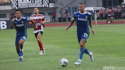 Momen Duel Persib Bandung Vs Madura United
