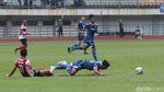 Momen Duel Persib Bandung Vs Madura United