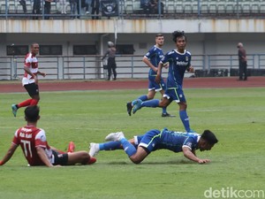 Prediksi Madura United Vs Persib, Pertempuran di Papan Atas Klasemen