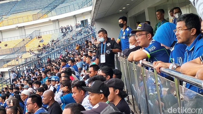Persib Bandung vs Madura United.