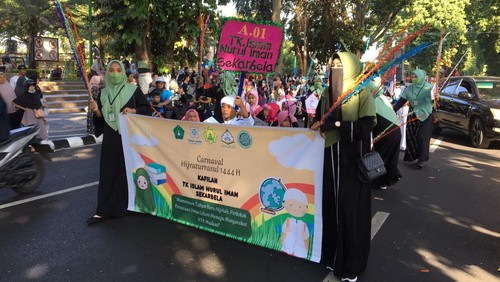 Peserta carnaval Hijaratul Rasul di Kota Mataram, Sabtu (30/7/2022).