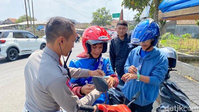 Kala Petugas Kawal Ketat Akses Stadion GBLA