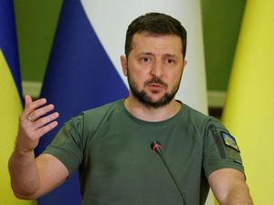 Rusia Mundur dari Kherson, Zelensky: Saya Senang