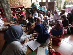 Rawat Anak Jalanan, Sanggar Senja Beri Pendidikan dan Uruskan Akta Kelahiran