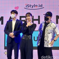 Sebelum memulai fanmeeting, Seol In Ah menghadiri konferensi pers Marhen J. Aktris cantik itu telah digaet menjadi muse alias face of the brand produk tas Korea tersebut. Foto: dok. R Chairini Putong/Wolipop