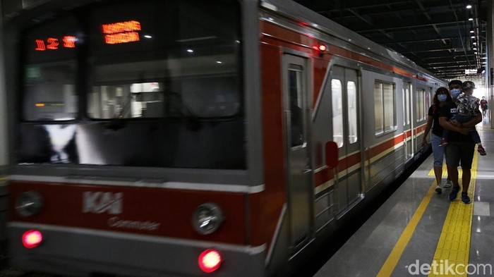 Mulai hari ini, Sabtu 30 Juli 2022, Stasiun BNI City melakukan uji coba pelayanan penumpang KRL. Sebelumnya, stasiun ini hanya melayani penumpang Kereta Bandara Soekarno-Hatta.