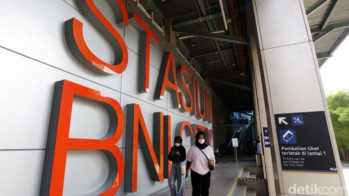 Stasiun BNI City Uji Coba Layani Naik Turun Penumpang KRL Mulai hari ini, Sabtu 30 Juli 2022, Stasiun BNI City melakukan uji coba pelayanan penumpang KRL. Sebelumnya, stasiun ini hanya melayani penumpang Kereta Bandara Soekarno-Hatta.