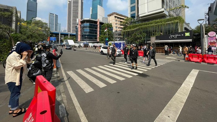 Suasana di zebra cross Citayam Fashion Week, Sabtu (30/7/2022) pagi.