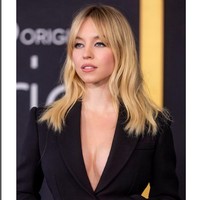 Adegan kontroversialnya tersebut justru membuatnya menjadi lebih percaya diri, Dulu dia mengaku memiliki masalah kepercayaan diri, namun kini dia merasa lebih positif dengan tubuhnya. Foto: dok. Instagram/@sydney_sweeney