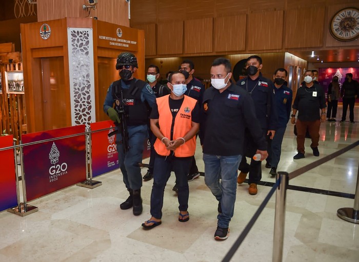 Tersangka Kasus Sumping Limbah B3 di Karawang