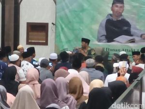 Hanan Attaki Cerita soal Hijrah Rasulullah SAW ke Jemaah di Sumenep