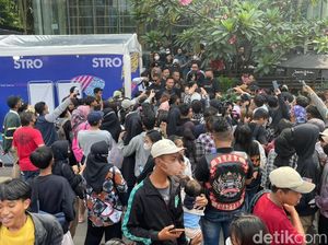 Jeje Slebew Muncul di Citayam Fashion Week, Penggemar Ramai Minta Foto