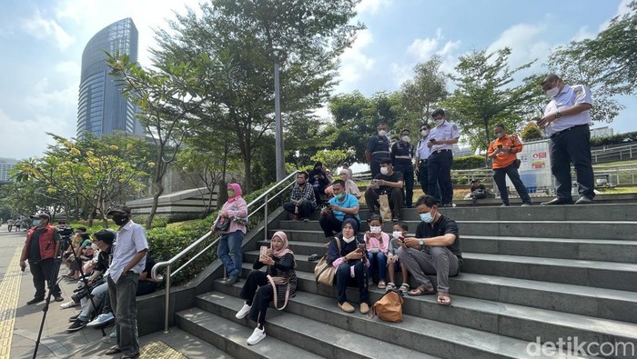 Warga kunjungi lokasi Citayam Fashion Week di Dukuh Atas