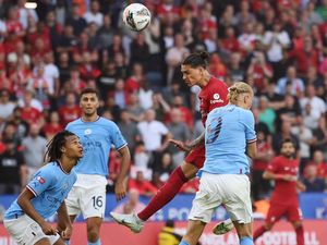 Robertson: Tak Adil Bandingkan Darwin Nunez dengan Haaland!