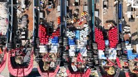 Foto udara memperlihatkan sejumlah logistik yang sudah dipenuhi ke atas kapal.