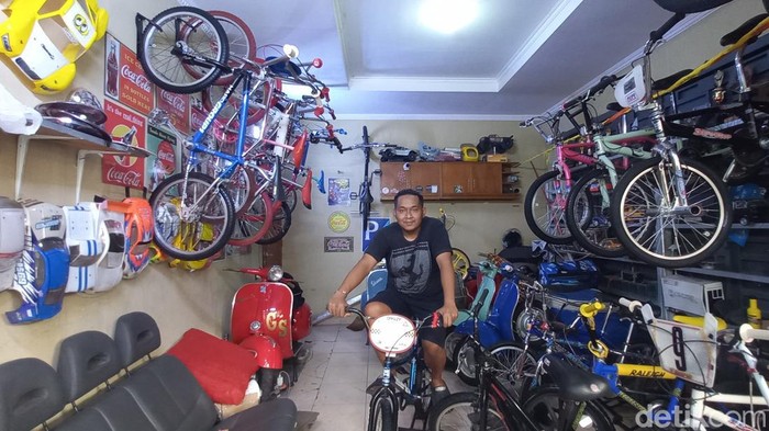 Anton, kolektor sepeda BMX asal Bandung.
