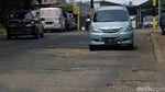 Awas! Ada Jalan Berlubang di Bintaro Tangsel