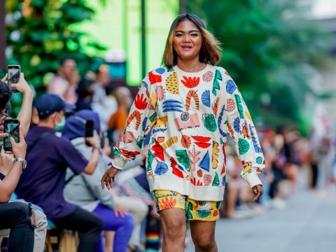 Bonge, Kurma di fashion show di Kuningan City
