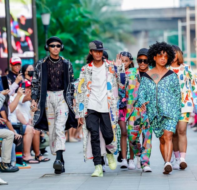 Bonge, Kurma di fashion show di Kuningan City