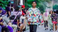 Mereka berjkalan di satu runway bersama model profesional, seperti Sarah Tumiwa dan Helen Hiuu. Foto: dok. Instagram Mal Kuningan City
