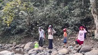 Pernyataan yang sama juga disampaikan oleh pengunjung lainnya, Rizal Bachtiar. Dia memilih Sori Nae sebagai lokasi wisatanya karena aksesnya yang mudah yang biasa dilalui oleh semua jenis kendaraan. (Faruk Nickyrawi/detikTravel)