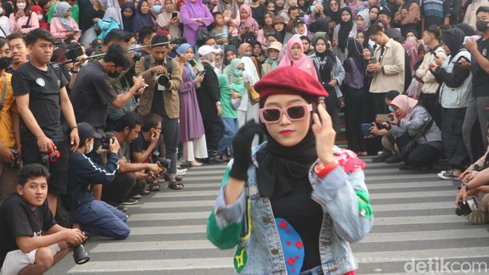 fahison Muria Fashion Show bertajuk Citayam Fashion Week di CFD alun-alun Kudus, Minggu (31/7/2022).