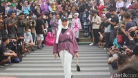 Ketua Panitia, Aris Magenta mengatakan acara ini sebagai wadah untuk mewadahi pemuda di dunia fashion show. Menurutnya anak-anak muda vakum selama dua tahun karena pandemi virus Corona. Acara bertajuk Muria Fashion Show merupakan kegiatan pemanasan. Kata dia kedepan akan ada kegiatan serupa yang lebih meriah. (Foto: Dian Utoro Aji/detikJateng).