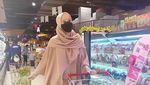 Serunya Momen Laudya Cynthia Bella Pesta BBQ hingga Jajan Kue