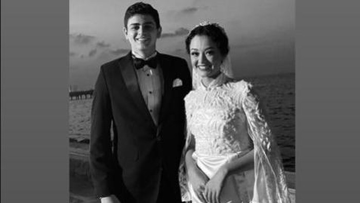 Gaun pengantin Mutiara Baswedan rancangan Didit Prabowo (Tangkapan layar Instagram Stories Didit Hediprasetyo)