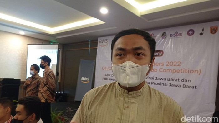 Guru Muqit dan Sahrul, Irfan Pratama