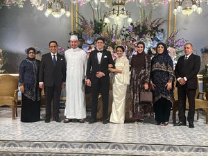 Ketika Kartika Putri-Habib Usman Bin Yahya Kondangan ke Anies Baswedan